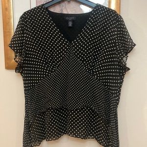 EUC Contrxt V-neck polka dot shifon woman’s blouse